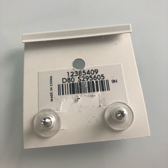 Ann Taylor Loft stud earrings, NWT - Picture 2 of 3